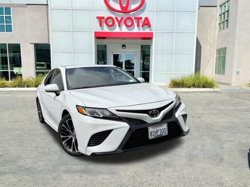 Certified 2020 Toyota Camry SE image 2