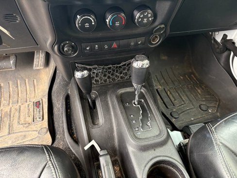 Used 2014 Jeep Wrangler Sahara image 20