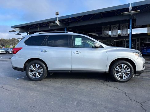 Used 2019 Nissan Pathfinder SL image 7