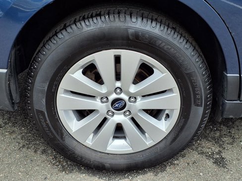 Used 2019 Subaru Outback 2.5i Premium image 3