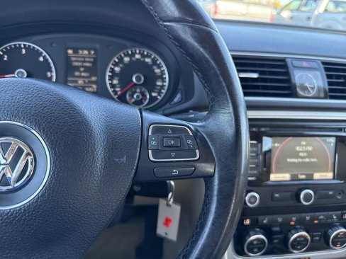 Used 2012 Volkswagen Passat TDI SE image 19