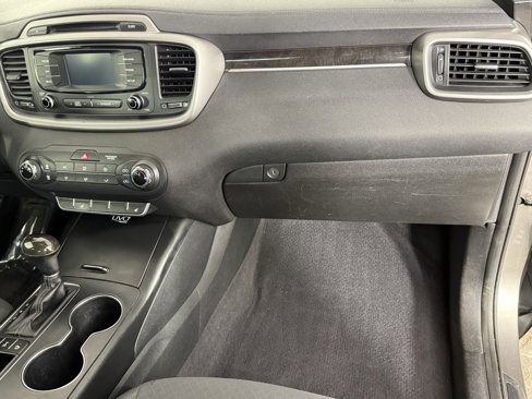 Used 2016 Kia Sorento LX w/ LX Convenience Package image 12