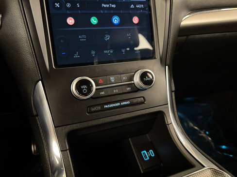 Used 2021 Ford Edge ST image 25