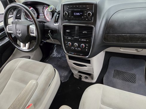 Used 2017 Dodge Grand Caravan SE w/ UConnect Hands-Free Group image 15