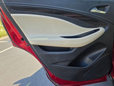 Used 2019 Buick Envision Essence image 41