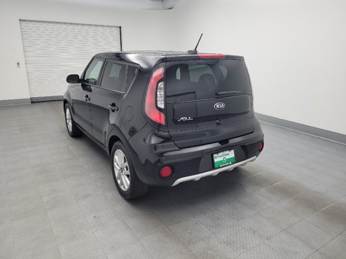 Used 2018 Kia Soul + image 5