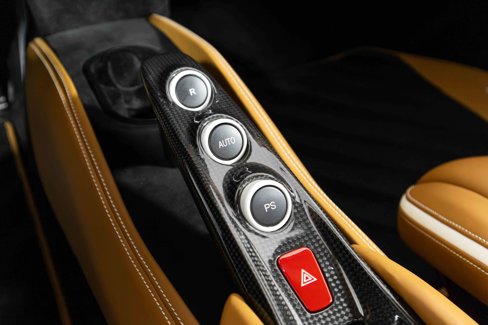 Used 2022 Ferrari F8 Tributo image 33