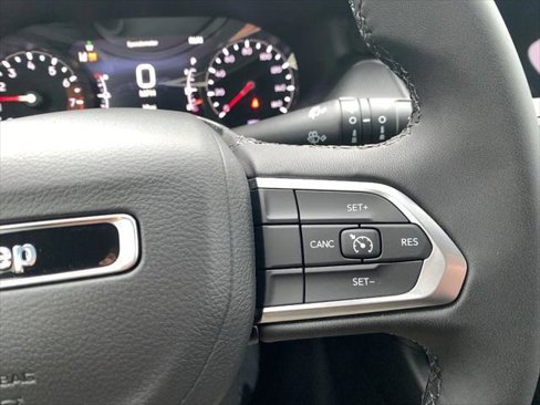 Used 2025 Jeep Compass Latitude w/ Altitude Special Edition image 18