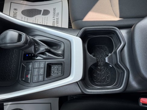 Used 2019 Toyota RAV4 LE image 18