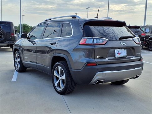 Used 2021 Jeep Cherokee Limited image 2
