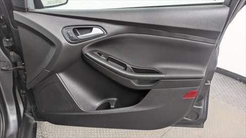Used 2018 Ford Focus SE w/ SE Appearance Package image 21