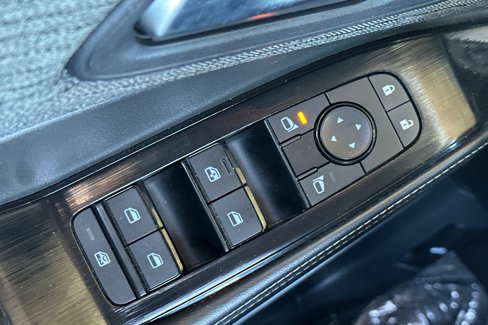 Used 2023 Nissan Rogue SV image 16