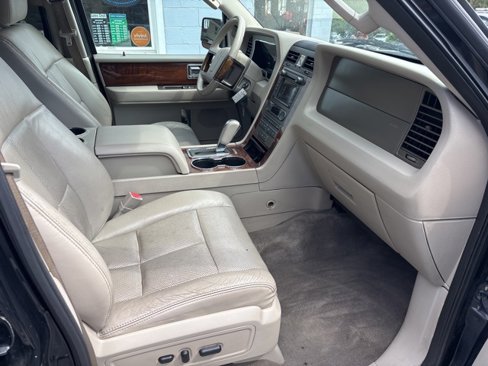 Used 2013 Lincoln Navigator 4WD image 9