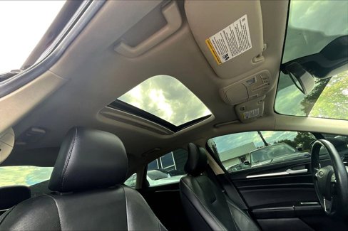 Used 2019 Ford Fusion Titanium image 21
