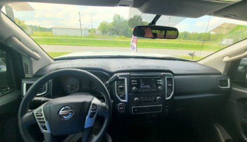 Used 2018 Nissan Titan S image 11