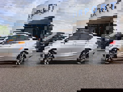Used 2019 Ford Fusion SE image 2