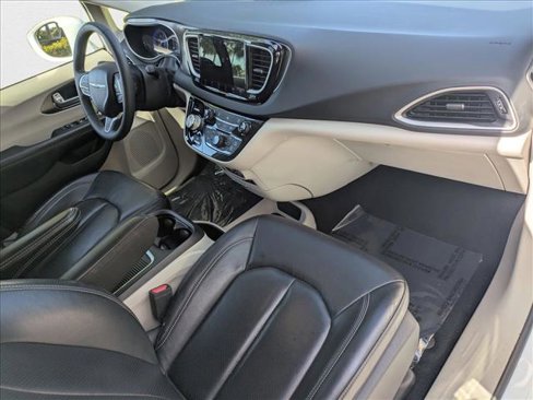 Used 2022 Chrysler Pacifica Touring-L image 21