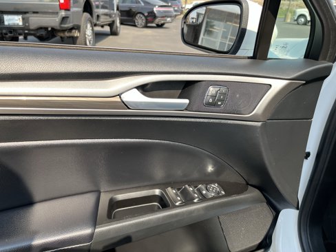 Used 2018 Ford Fusion SE w/ Fusion SE Technology Package image 14