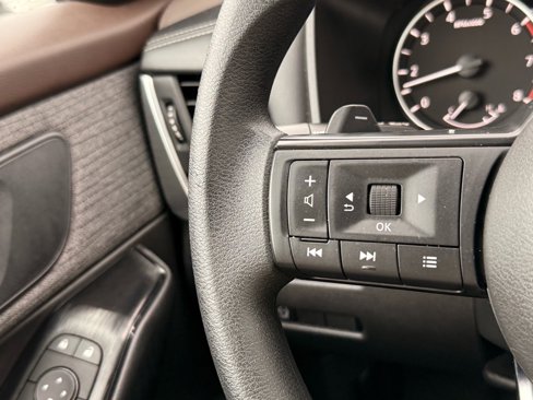 Used 2023 Nissan Rogue S image 14