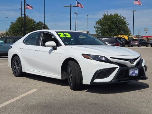 Used 2023 Toyota Camry SE image 5