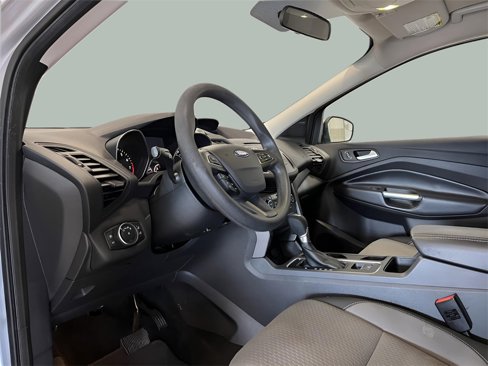 Used 2017 Ford Escape SE image 16