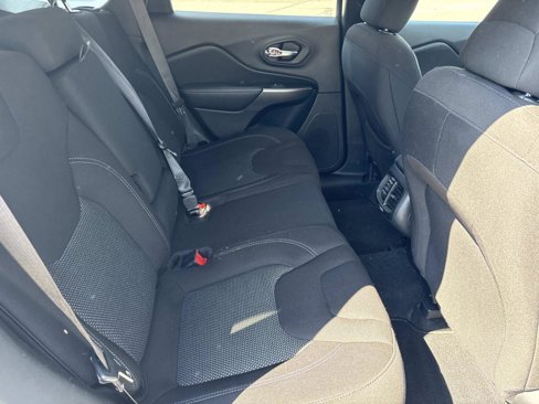 Used 2021 Jeep Cherokee Latitude image 32