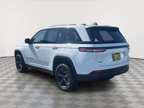 New 2025 Jeep Grand Cherokee Altitude image 3
