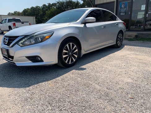 Used 2017 Nissan Altima 2.5 SL w/ 2.5 Technology Package image 3