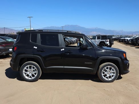 New 2023 Jeep Renegade Latitude w/ Sun & Fun Group image 2