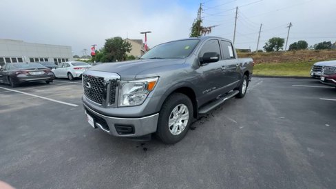 Used 2018 Nissan Titan SV image 5