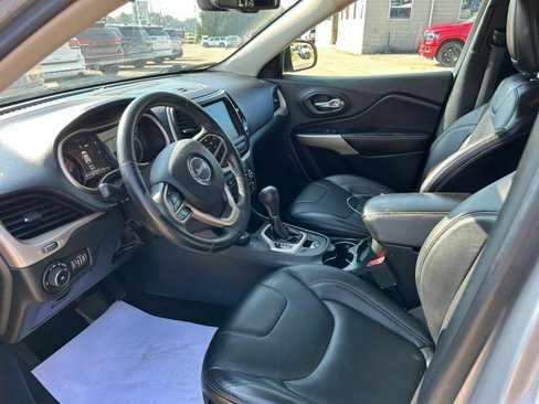 Used 2017 Jeep Cherokee Limited image 8