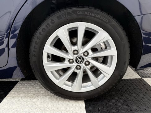 Used 2021 Toyota Camry LE image 10