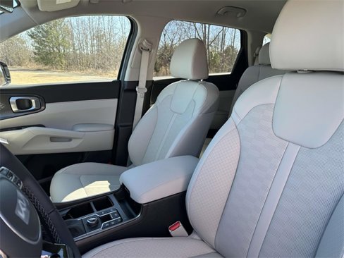 New 2025 Kia Sorento S image 6