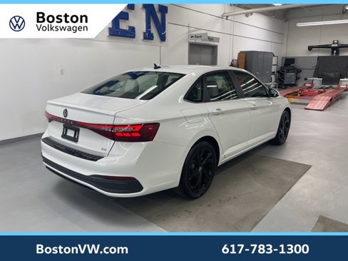 Used 2025 Volkswagen Jetta SE image 4