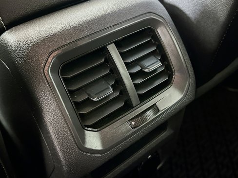 Used 2021 Volkswagen Tiguan SE image 24