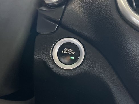 Used 2018 Chevrolet Equinox LT image 16