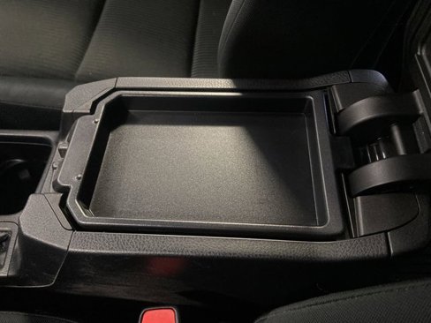 Used 2018 Toyota RAV4 LE image 18