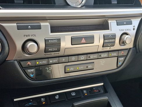 Used 2015 Lexus ES 300h image 19