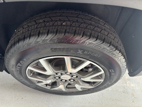 Used 2023 GMC Acadia SLE image 10