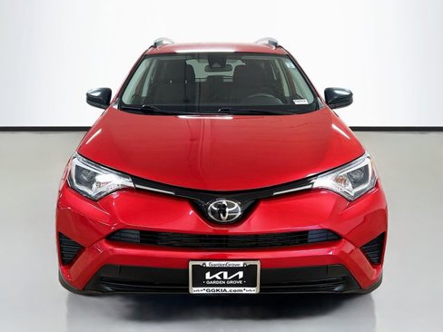 Used 2017 Toyota RAV4 LE image 2