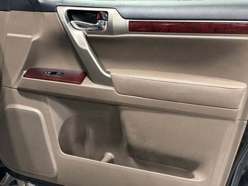 Used 2016 Lexus GX 460 image 33