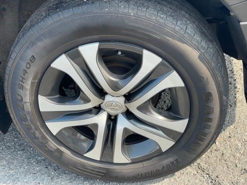 Used 2018 Toyota RAV4 LE image 25
