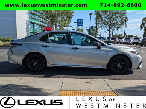 Used 2022 Toyota Camry SE image 4