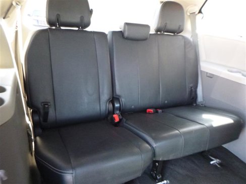 Used 2012 Toyota Sienna SE image 8