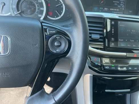 Used 2017 Honda Accord EX-L image 21