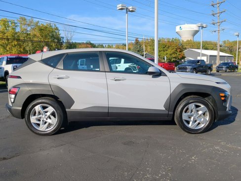 Used 2024 Hyundai Kona SE image 7