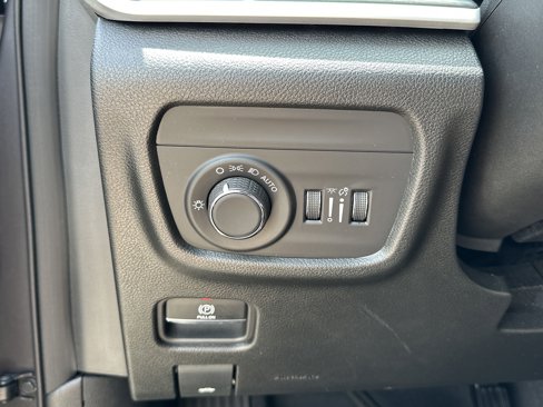 Used 2023 Jeep Grand Cherokee L Laredo image 32