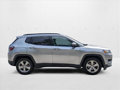 Used 2018 Jeep Compass Latitude image 4