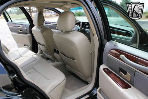 Used 2006 Lincoln Town Car Designer Series image 20