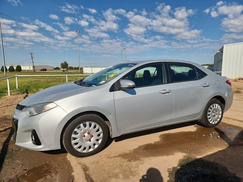 Used 2016 Toyota Corolla S image 2